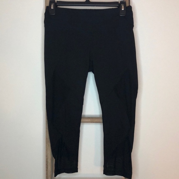 ATHLETA Mesh Detailed Capris - Picture 1 of 12